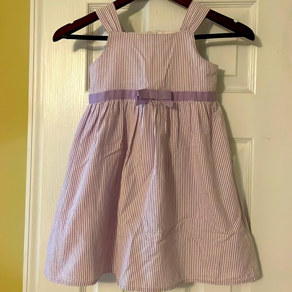 Adorable sear sucker purple + white striped girls dress. Girls size 6. Like new!